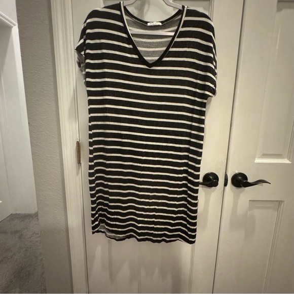 Antistar Black & White Striped V-Neck T-Shirt Dress (L) - Picture 1 of 6